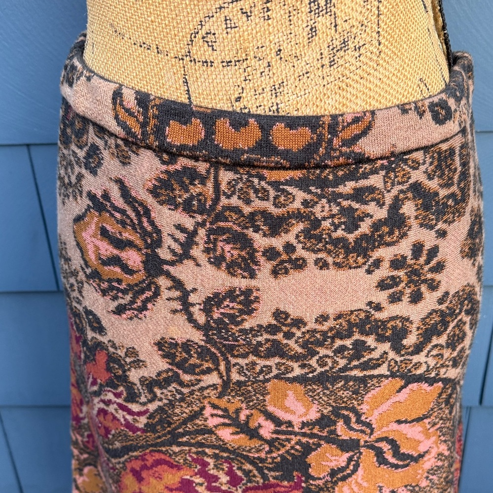 Floral Jacquard Knit A-Line Skirt in Peach and Pink alpaca knit - Picture 2 of 9